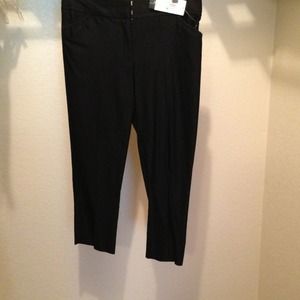 Black Capri pants