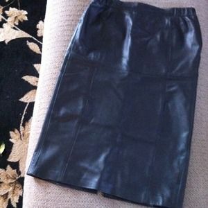 Leather skirt perfect condition. It's a classic;)