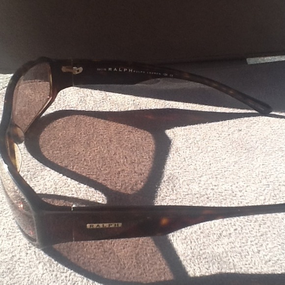 Ralph Lauren tortoise shell sunglasses - Picture 3 of 4