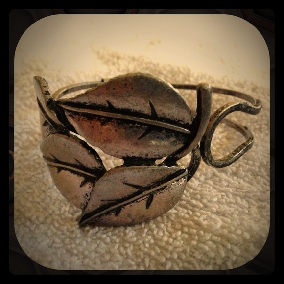 Leaf Cuff Bracelet 🐝 - Picture 1 of 4