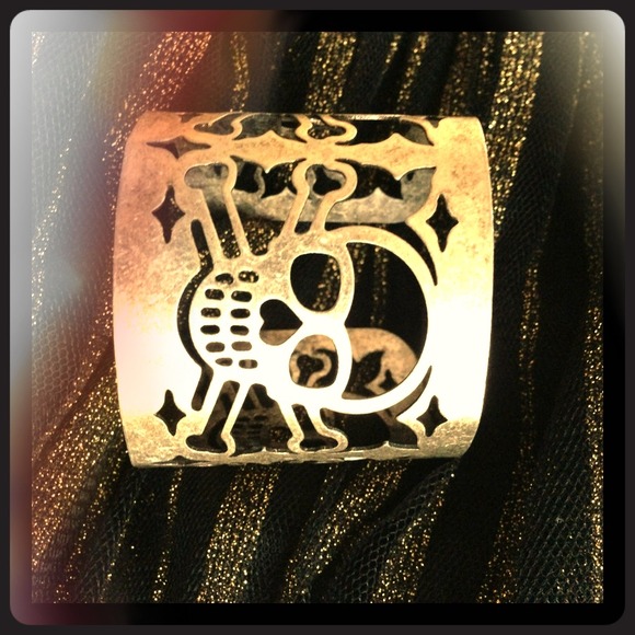 Skulls Cuff 🐝 - Picture 1 of 3