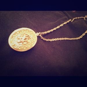 ⚡FLASH SALE⚡ $3 Lightweight Locket Necklace