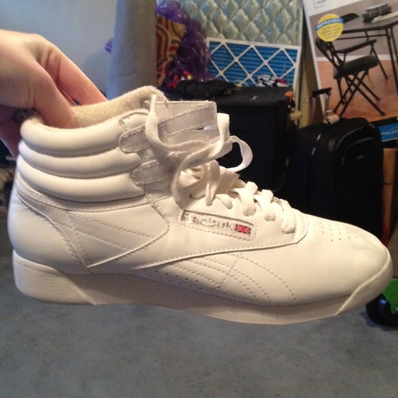 New hardly worn cheer shoes!