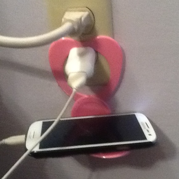 ❌💋SOLD💋❌Cell phone / charger holder!