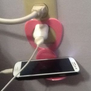 ❌💋SOLD💋❌Cell phone / charger holder!
