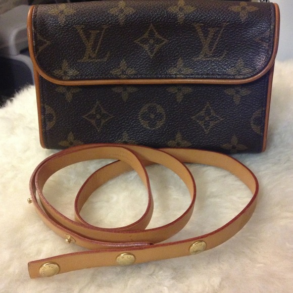 *SOLD* Louis Vuitton Florentine Pochette Clutch - Picture 1 of 4