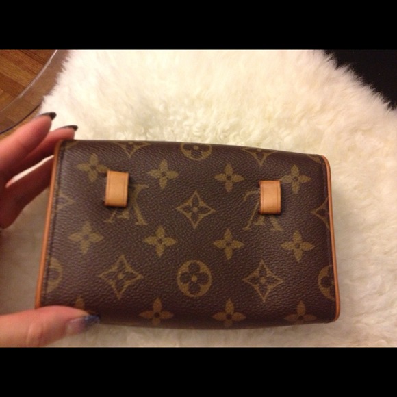*SOLD* Louis Vuitton Florentine Pochette Clutch - Picture 2 of 4