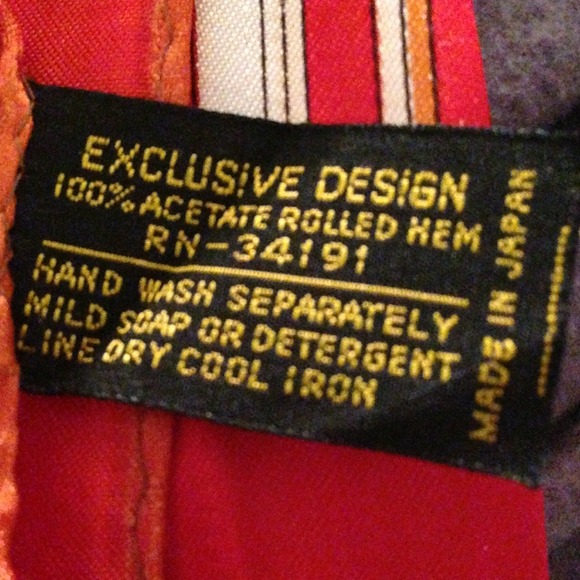 Red scarf - Picture 4 of 4