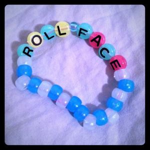 Roll Face Bracelet