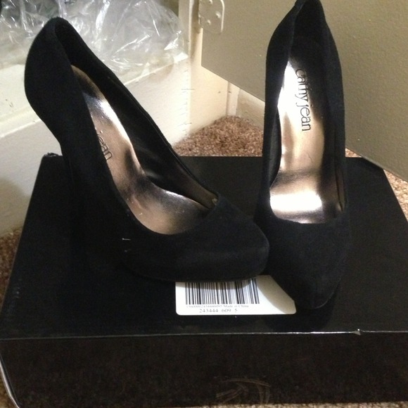 Black heel frm Cathy Jean