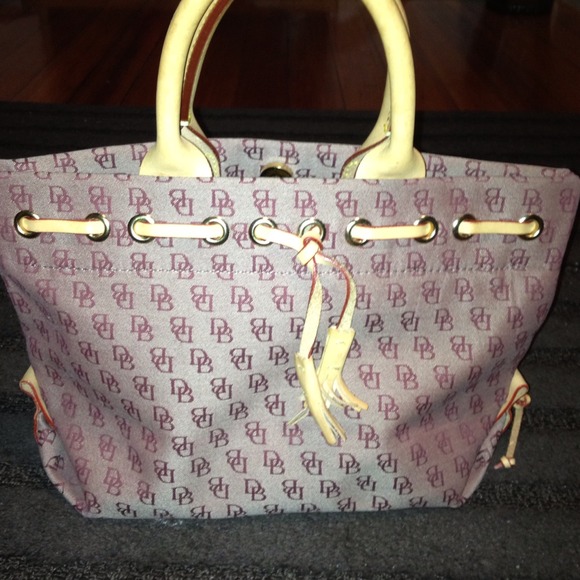 πSOLD!! Dooney & Bourke purse - Picture 2 of 4