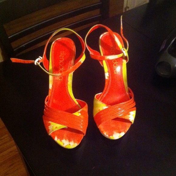 Heels - Picture 2 of 2
