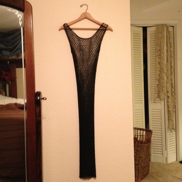 Fitted black beaded sleeve dress!