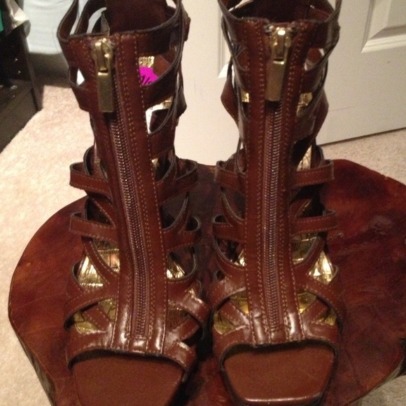 Anne Michele brown heels BNWT - Picture 3 of 4