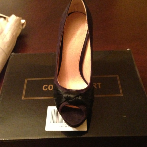 Colin Stuart Suede platform pumps - Picture 2 of 3