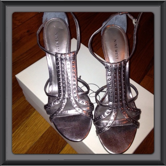 Copper/ metallic  tone  sandals - Picture 1 of 4