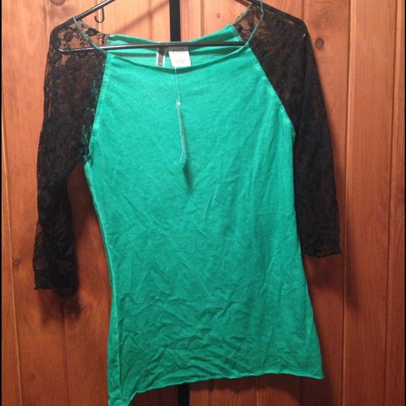 Md BKE half laced sleeve shirt