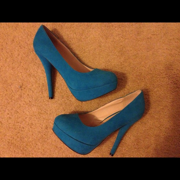 Size 8 blue suede pumps - Picture 2 of 4