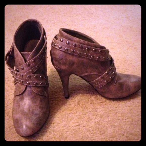 Size 8.5 grayish-brown slip-on booties