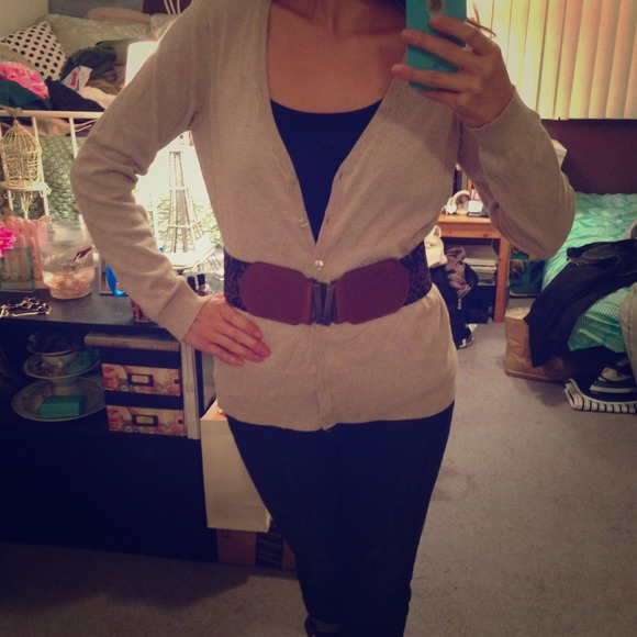 H&M Sweaters - 🎁SOLD IN BUNDLE🎁H&M Oatmeal Cardigan