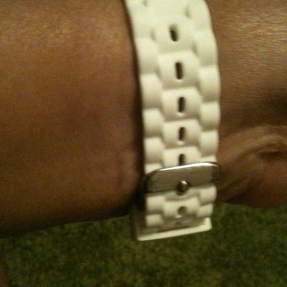 SOLD-Bundled-Lourdestorres - Picture 2 of 4