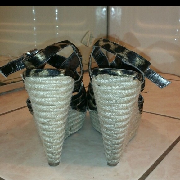 Carlos Santana Leopard Print  Wedge Platform - Picture 2 of 2