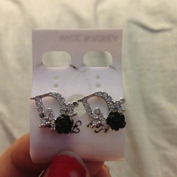 💢Reserved💢Dior studs never worn