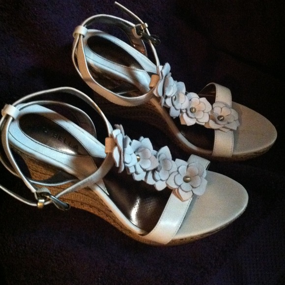 REDUCED White strappy flower wedges - Picture 1 of 3