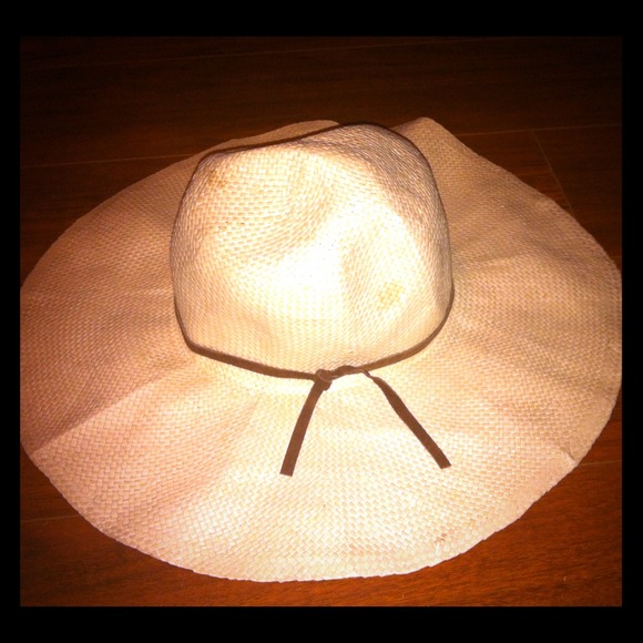 Banana Republic J-Lo style woven light tan hat