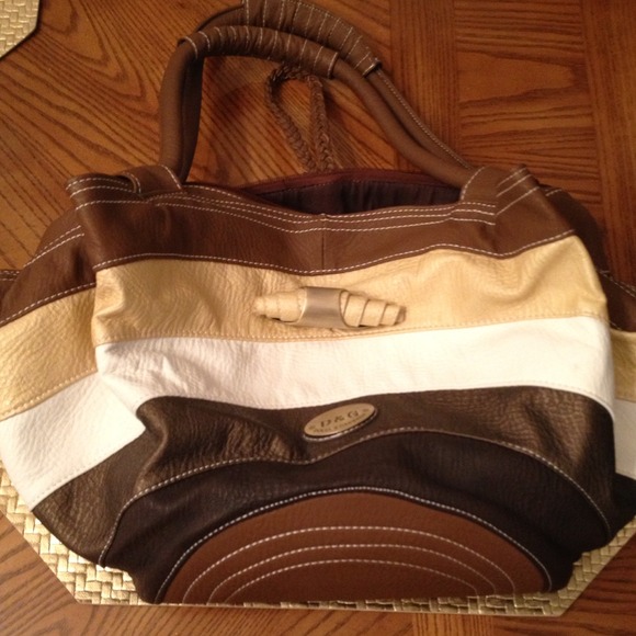 🎉SOLD🎉D&G Purse - Picture 2 of 4