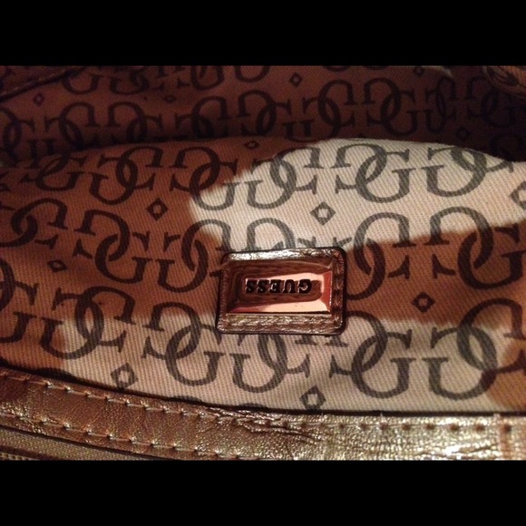 Guess authentic handbag used but in good condition - Picture 2 of 2