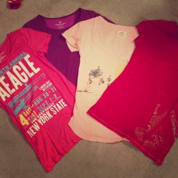 American eagle tee shirts. ✂REDUCED✂