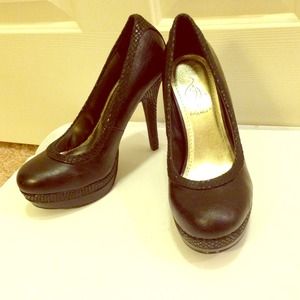 Baby Phat pumps. Sz 7. Never been worn.