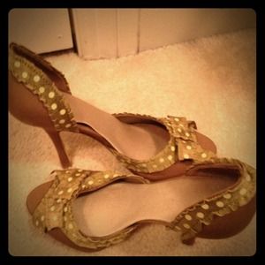 JLO opened toe pumps