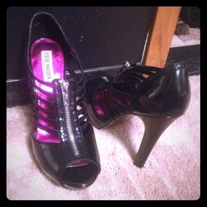 Steve Madden Heels, Size 9.