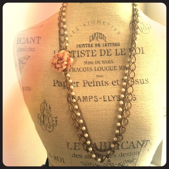 Accessories - Feminine Embellished Floral Necklace
