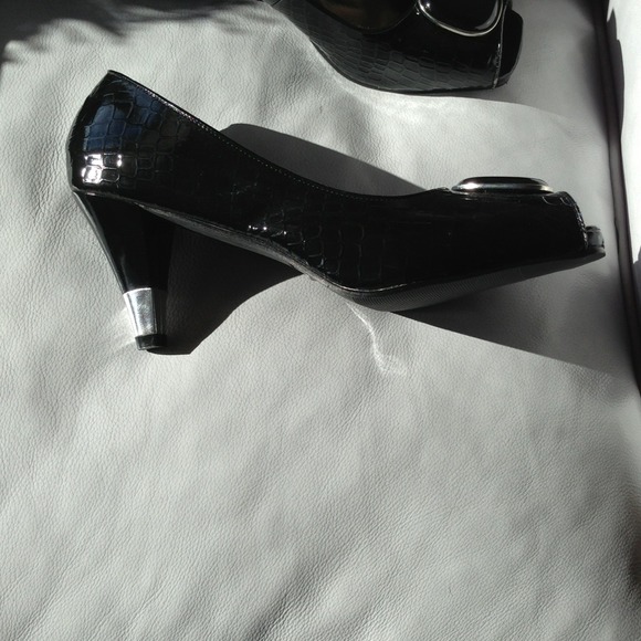 Black faux croc heels - Picture 3 of 4