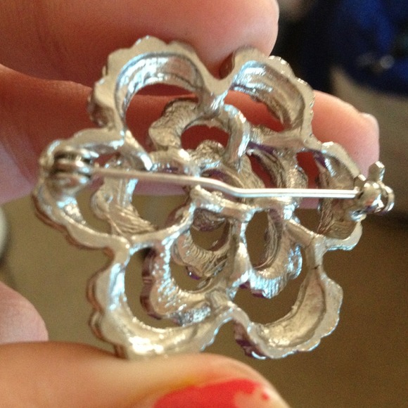 Diamond flower pin! - Picture 2 of 3