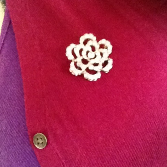 Diamond flower pin! - Picture 3 of 3