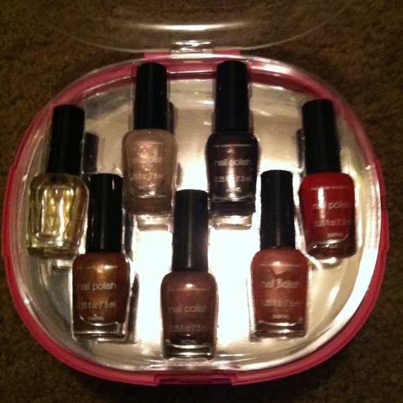 Manicure set! - Picture 2 of 3
