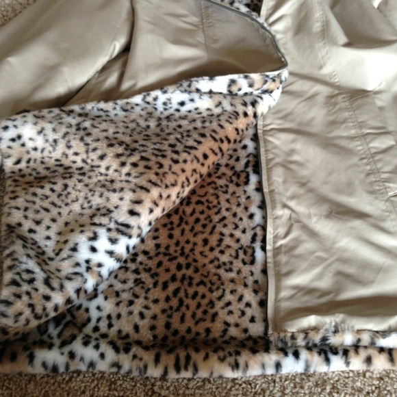 Weather proof tan coat w/animal print fur - Picture 2 of 4