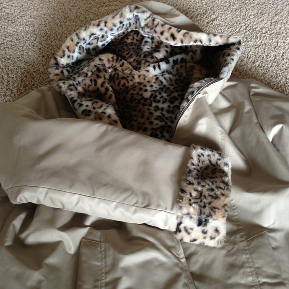 Weather proof tan coat w/animal print fur - Picture 3 of 4