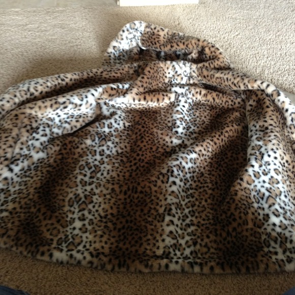 Weather proof tan coat w/animal print fur - Picture 4 of 4