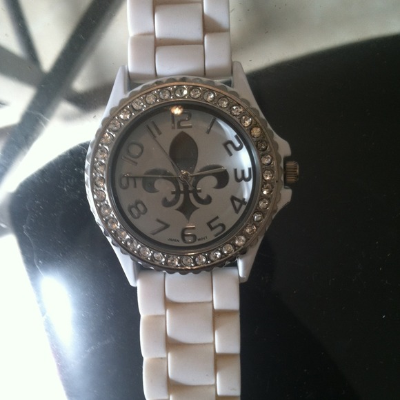 Trade for @jessiemae55•••••White watch