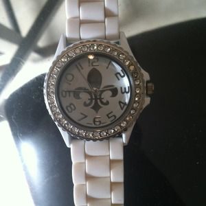 Trade for @jessiemae55•••••White watch