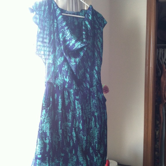 Dress - Picture 3 of 4