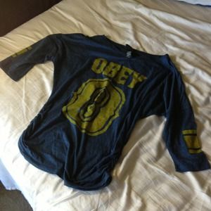 🎉SOLD🎉Obey tee