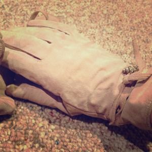 Beige acrylic interior, leather exterior gloves.