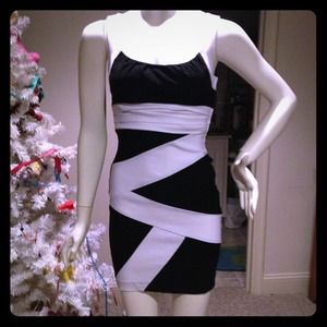 Black and white zig zag stripe dress