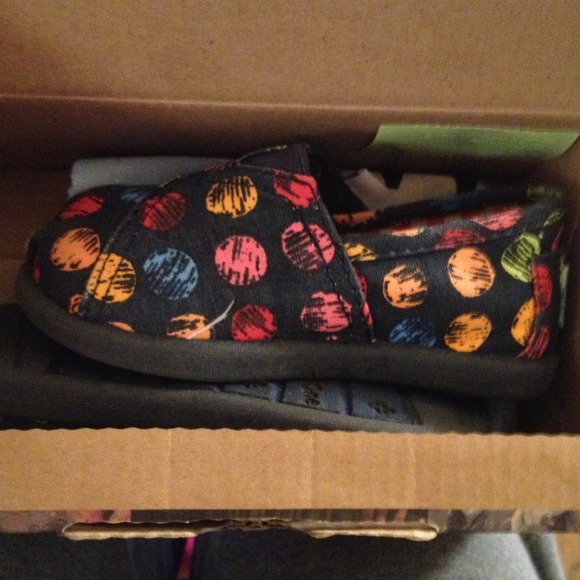 Tiny Toms size 5